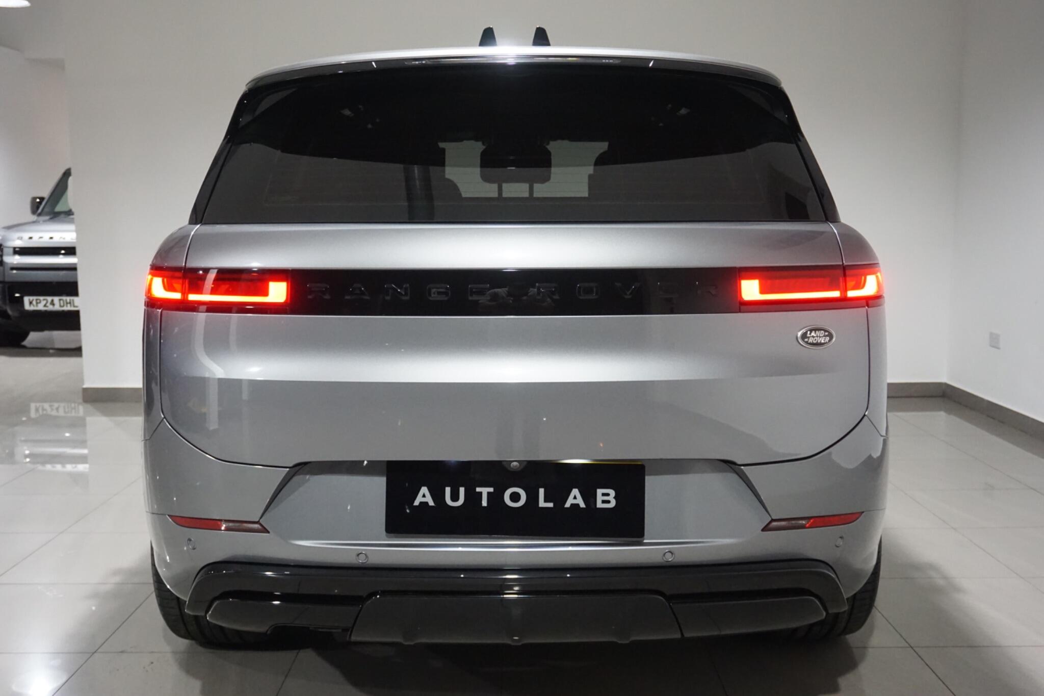 Land Rover Range Rover Sport 3.0 D300 MHEV Dynamic SE SUV 5dr Diesel Auto 4WD Euro 6 (s/s) (300 ps)